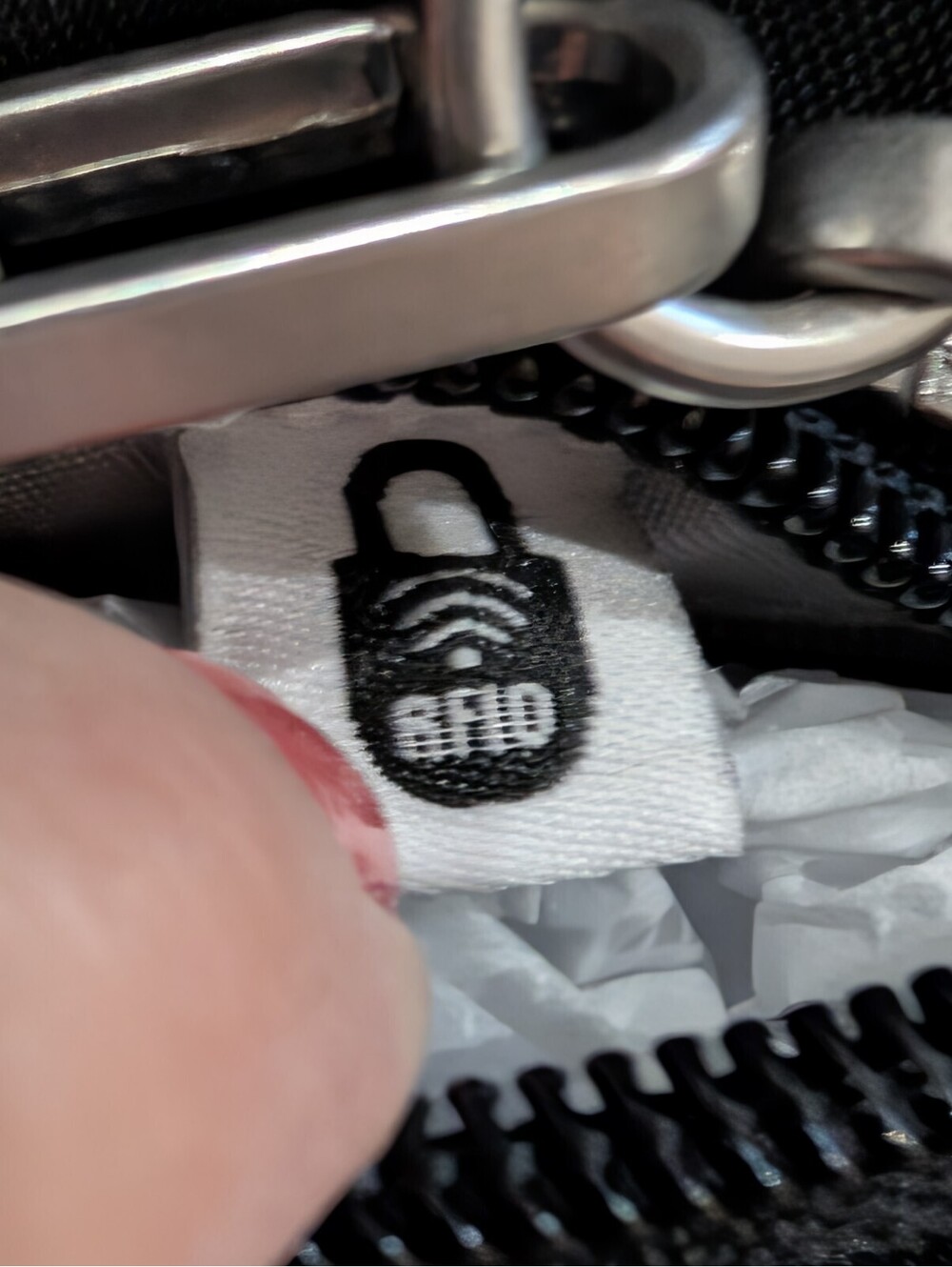 baggallini Black Crossbody Bag with RFID Protection and Slash-Resistant Panels - Picture 4 of 7